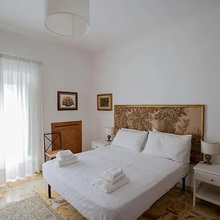 Lejlighed Dimora Al Colosseo, 2 Bedrooms *